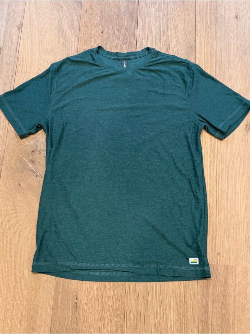 Vuori Women’s Green Performance Tee Size Small Athletic Short Sleeve Stretch Top